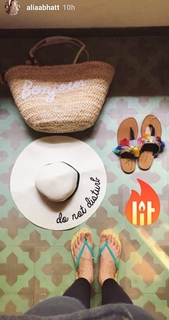 Alia Bhatt feet photo thumbnail