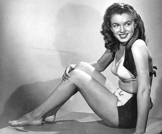 Marilyn Monroe feet photo thumbnail