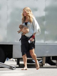 Blake Lively feet photo thumbnail