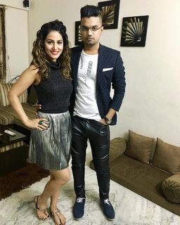 Hina Khan feet photo thumbnail