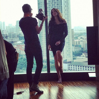 Liv Tyler feet photo thumbnail