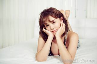 Ai Shinozaki feet photo thumbnail
