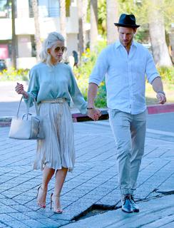 Julianne Hough feet photo thumbnail