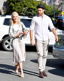Julianne Hough feet photo thumbnail