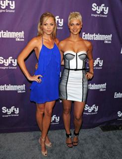 Laura Vandervoort feet photo thumbnail