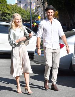 Julianne Hough feet photo thumbnail