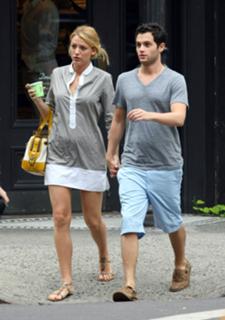 Blake Lively feet photo thumbnail