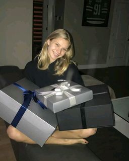Josie Marie Canseco feet photo thumbnail