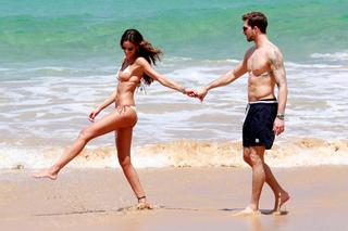Izabel Goulart feet photo thumbnail
