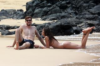 Izabel Goulart feet photo thumbnail