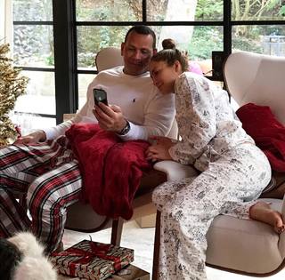 Jennifer Lopez feet photo thumbnail