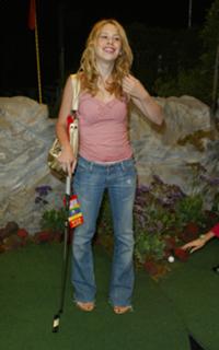Tara Lipinski feet photo thumbnail