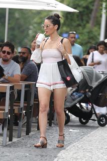 Olivia Munn feet photo thumbnail