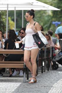 Olivia Munn feet photo thumbnail