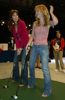 Tara Lipinski feet photo thumbnail