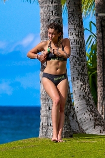 Paris Jackson feet photo thumbnail