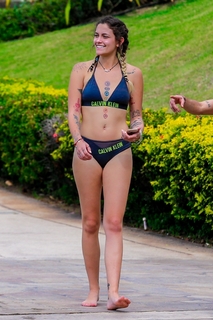 Paris Jackson feet photo thumbnail