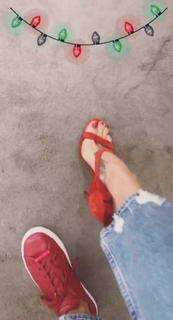 Brooke Burke feet photo thumbnail