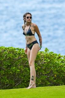 Paris Jackson feet photo thumbnail