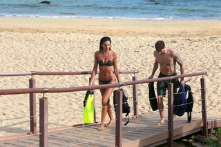 Izabel Goulart feet photo thumbnail