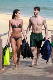 Izabel Goulart feet photo thumbnail