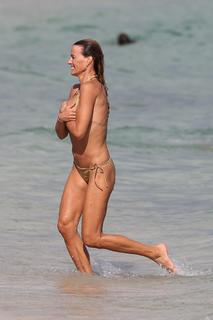 Kelly Bensimon feet photo thumbnail