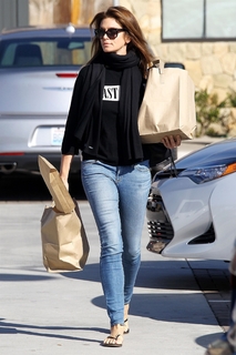 Cindy Crawford feet photo thumbnail