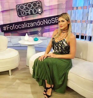 Lívia Andrade feet photo thumbnail