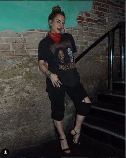 JoJo feet photo thumbnail