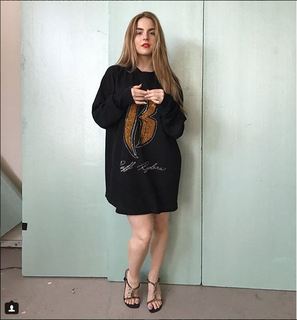 JoJo feet photo thumbnail