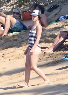 Minka Kelly feet photo thumbnail