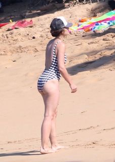 Minka Kelly feet photo thumbnail
