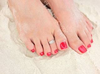 Alaine Crissiê feet photo thumbnail