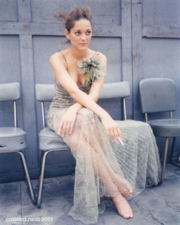Marion Cotillard feet photo thumbnail
