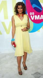 Nelly Furtado feet photo thumbnail