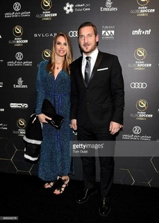 Ilary Blasi feet photo thumbnail
