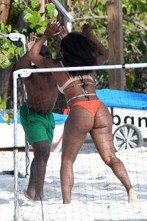 Serena Williams feet photo thumbnail