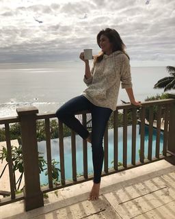 Cindy Crawford feet photo thumbnail