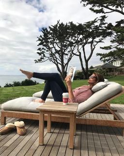 Cindy Crawford feet photo thumbnail
