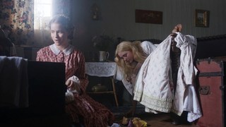 Kathryn Newton feet photo thumbnail