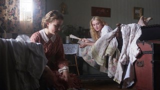 Kathryn Newton feet photo thumbnail
