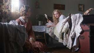 Kathryn Newton feet photo thumbnail