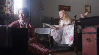 Kathryn Newton feet photo thumbnail
