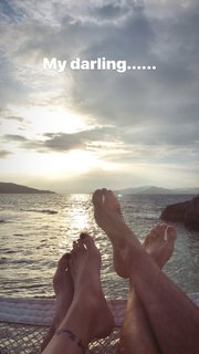 Katie Cassidy feet photo thumbnail