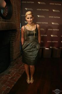 Nelly Furtado feet photo thumbnail
