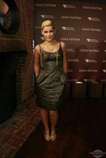 Nelly Furtado feet photo thumbnail