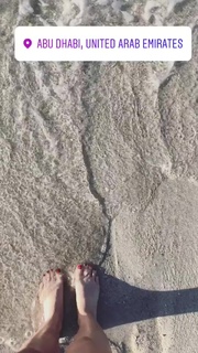 Katy Perry feet photo thumbnail