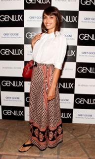 Shannyn Sossamon feet photo 3