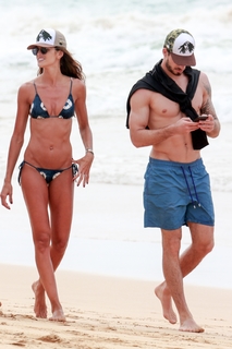 Izabel Goulart feet photo thumbnail