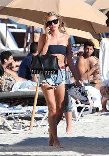 Hailey Bieber feet photo thumbnail
